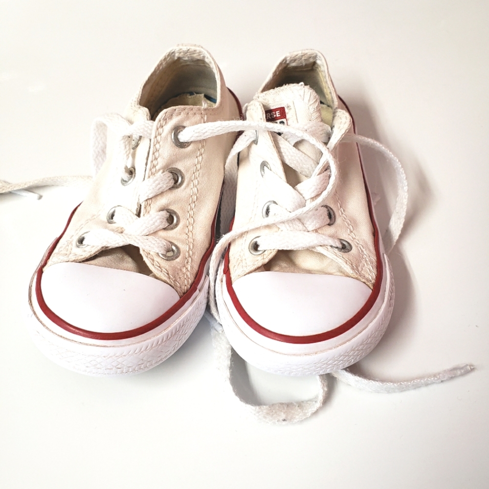 White all star Converse Size 7 toddler